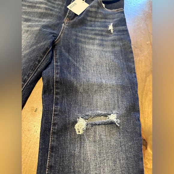 Mid Rise Distressed Ankle Crop Jeans - Picture 6 of 14